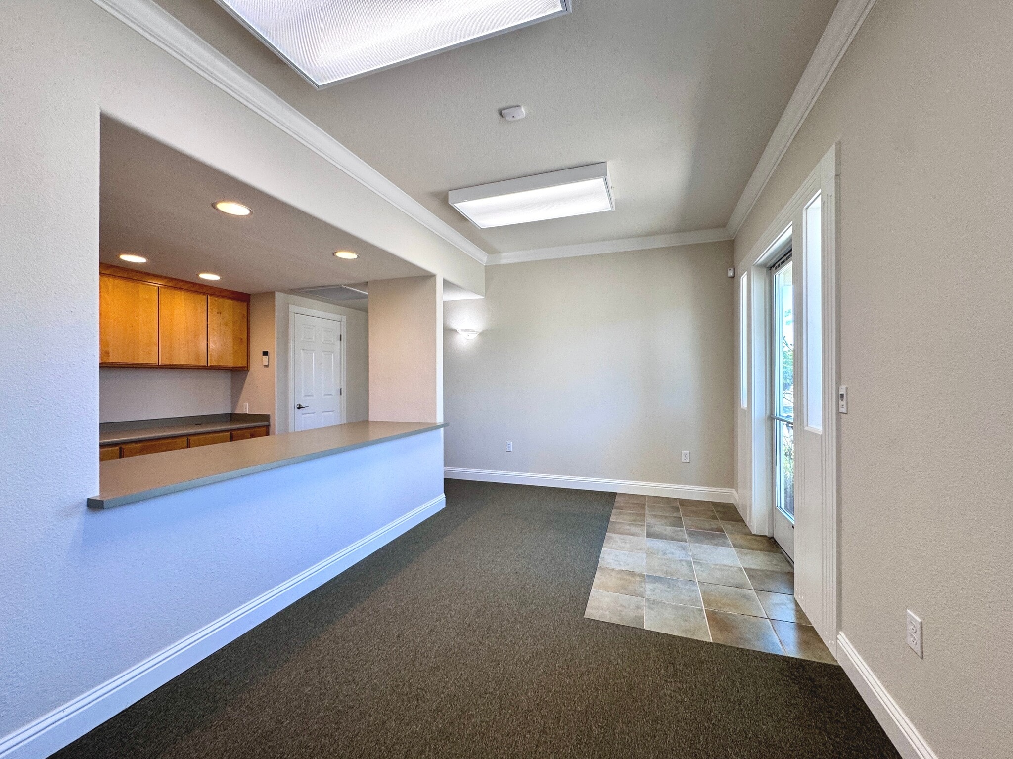 3570 Santa Rosa Way, Redding, CA à louer Photo intérieure– Image 1 sur 9