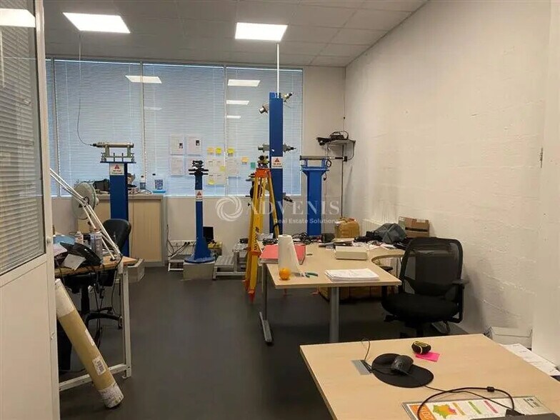 Bureau dans Saint-Denis à louer - Photo de l’immeuble – Image 3 sur 10