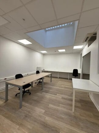 Plus de détails pour Local commercial à louer