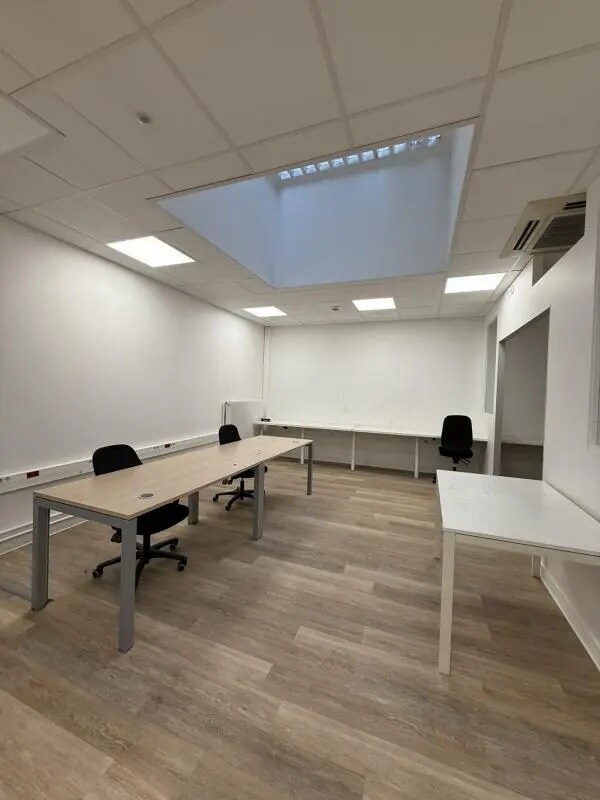 Local commercial dans Paris à louer Photo de l’immeuble– Image 1 sur 14