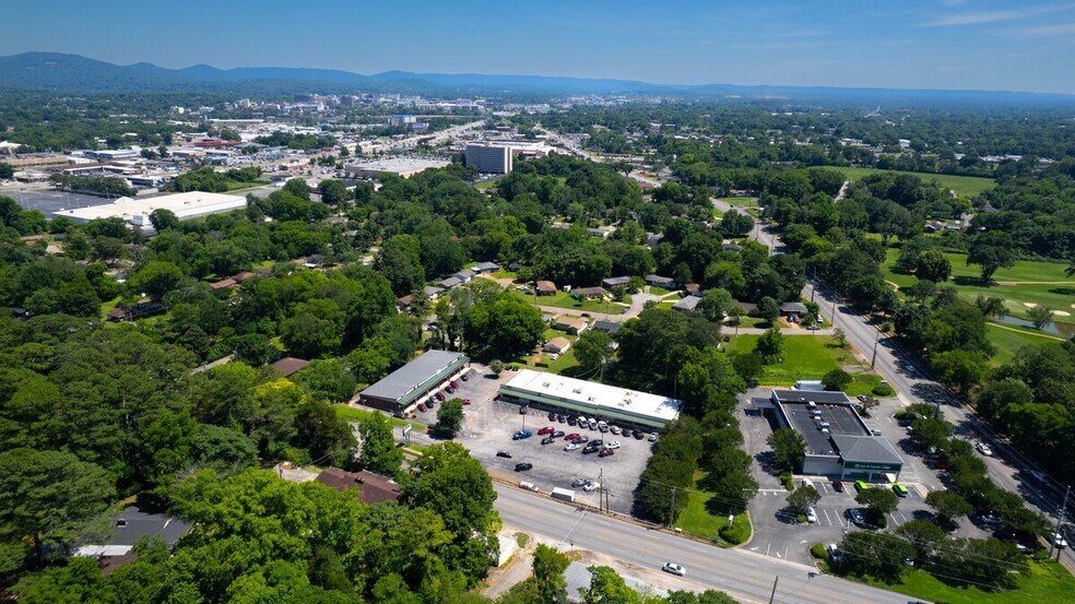 2501 Oakwood Ave NW, Huntsville, AL à louer - Photo de l’immeuble – Image 2 sur 10