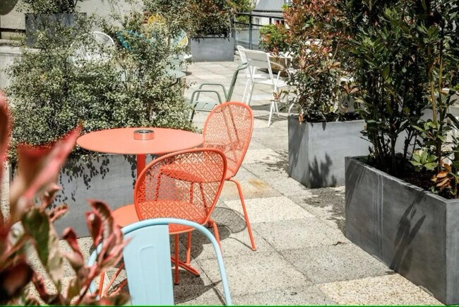 Plus de détails pour 9 Boulevard Gouvion-Saint-Cyr, Paris - Coworking à louer