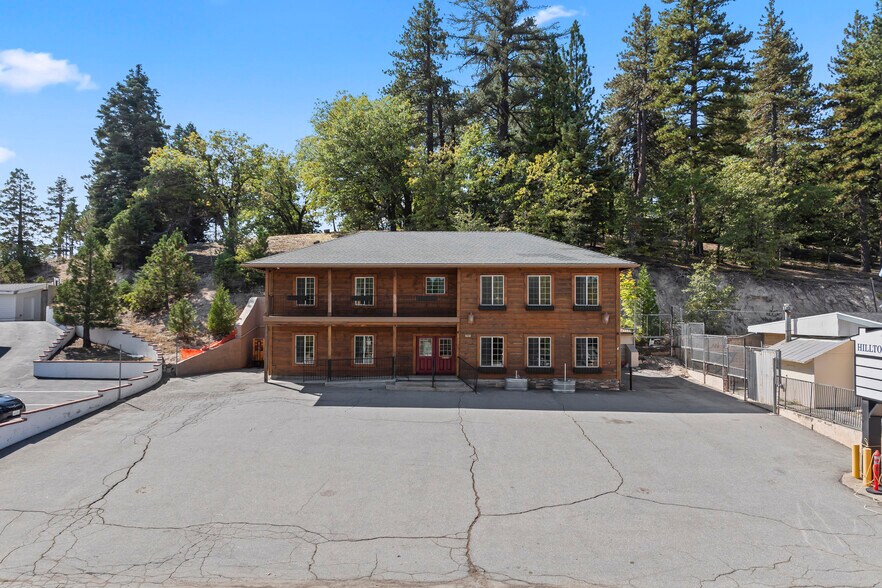 31961 Hilltop Blvd, Running Springs, CA à vendre - Photo de l’immeuble – Image 2 sur 45