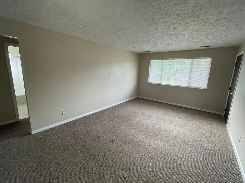 890 W Jefferson St, Franklin, IN à vendre - Photo de l’immeuble – Image 3 sur 9