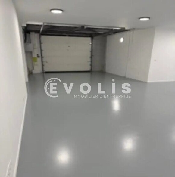 Bureau dans Villeneuve-la-Garenne à louer - Photo de l’immeuble – Image 2 sur 4