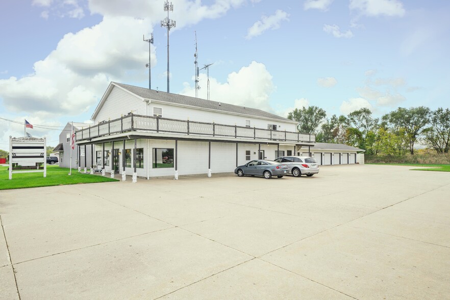 645 E Lasalle St, Somonauk, IL à louer - Photo de l’immeuble – Image 3 sur 53