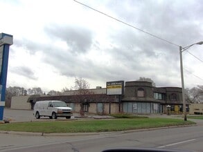 49560 Van Dyke Rd, Shelby Township, MI à louer Photo de l’immeuble– Image 1 sur 9