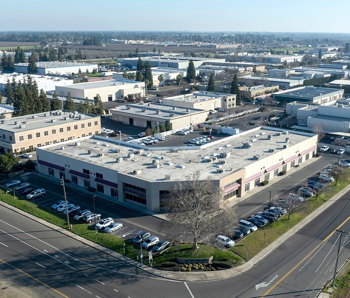 4230 Kiernan Ave, Modesto, CA à louer - Photo de l’immeuble – Image 1 sur 7