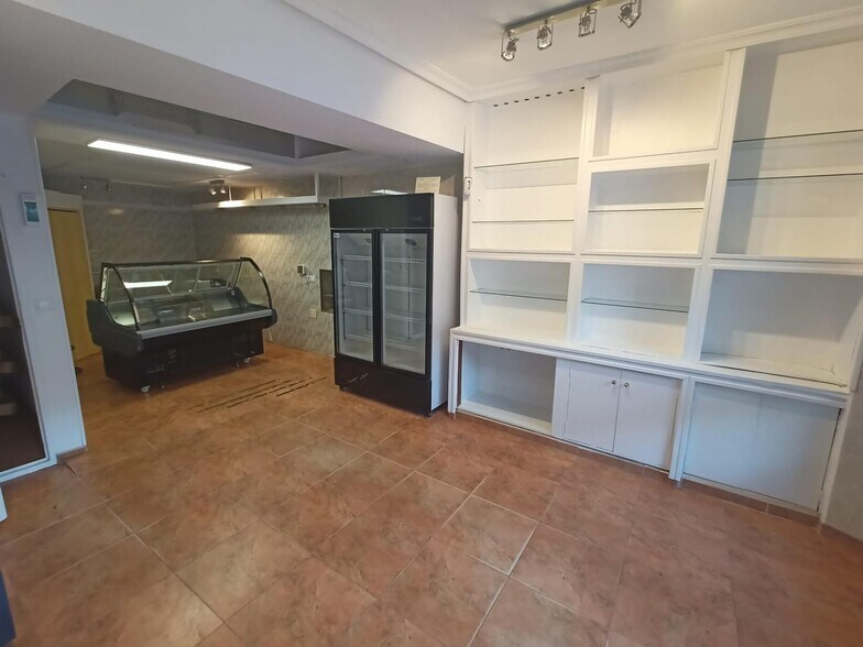 Local commercial dans Cáceres, Cáceres à louer - Photo de l’immeuble – Image 2 sur 7