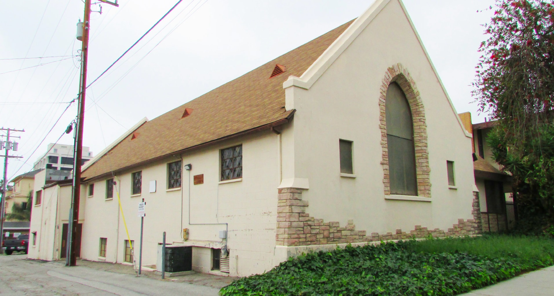 111 S 6th St, Burbank, CA à louer Photo de l’immeuble– Image 1 sur 6
