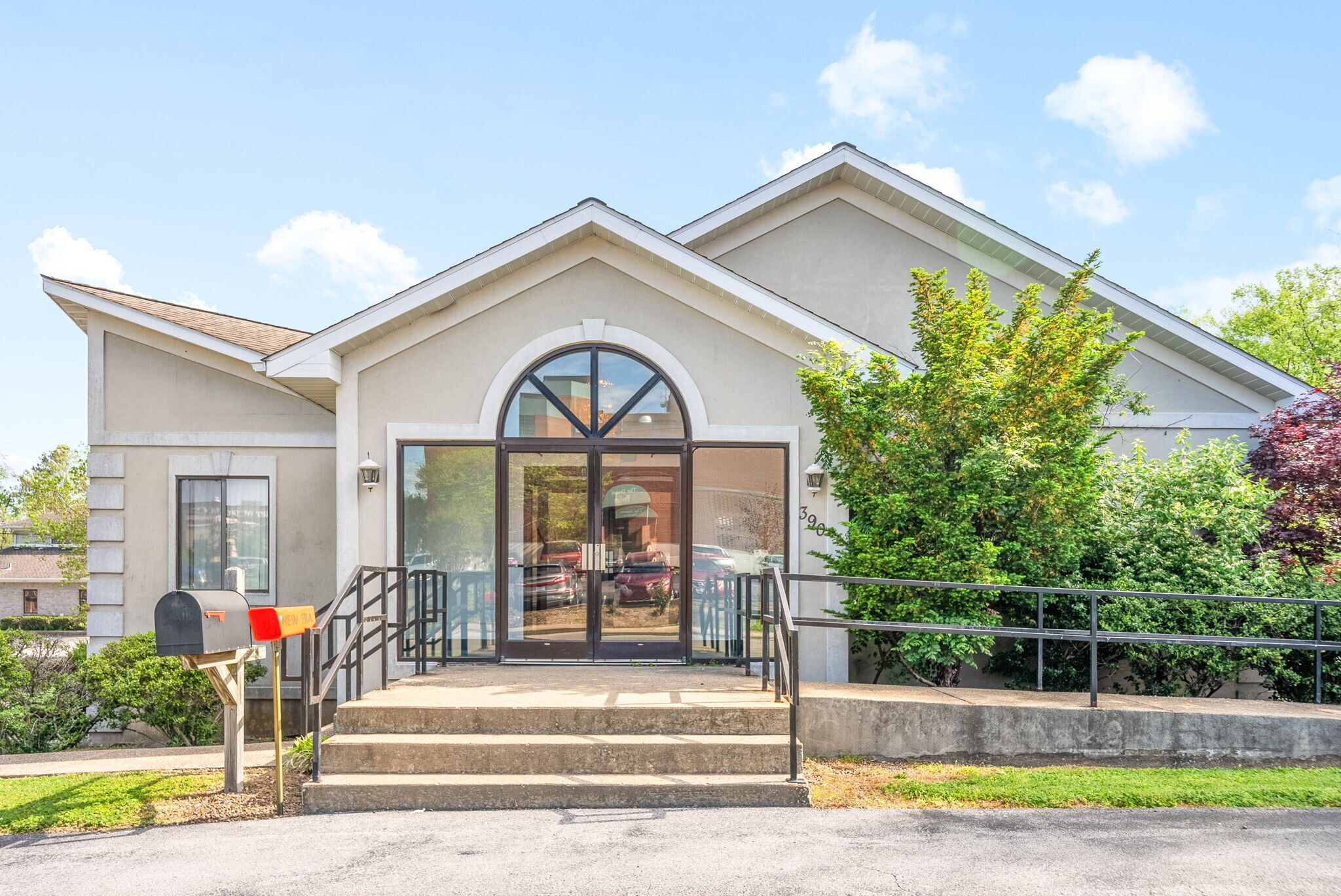 390 W 17th St, Hopkinsville, KY à vendre Photo principale– Image 1 sur 38