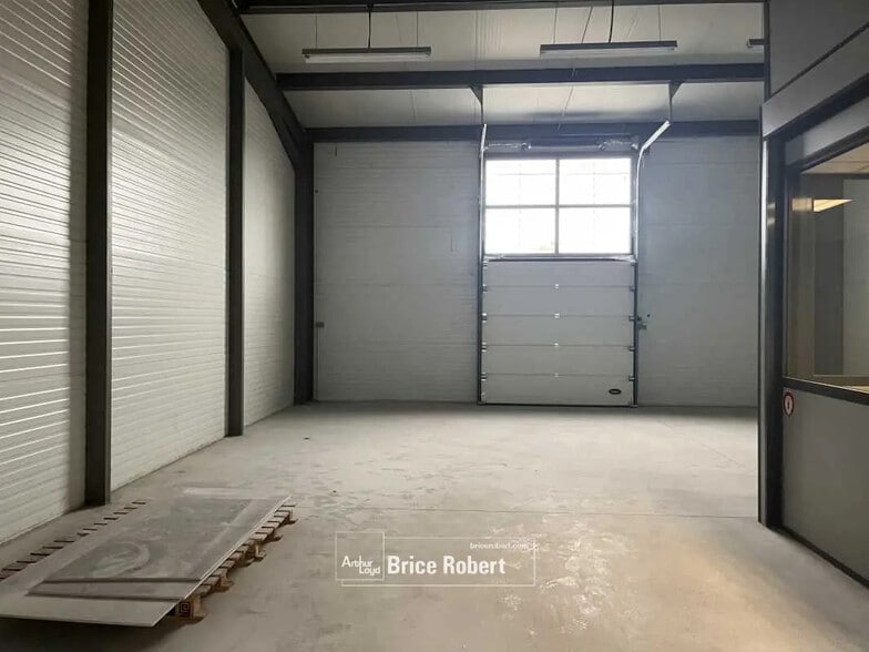 Local d’activités dans Beynost à louer - Photo intérieure – Image 3 sur 4