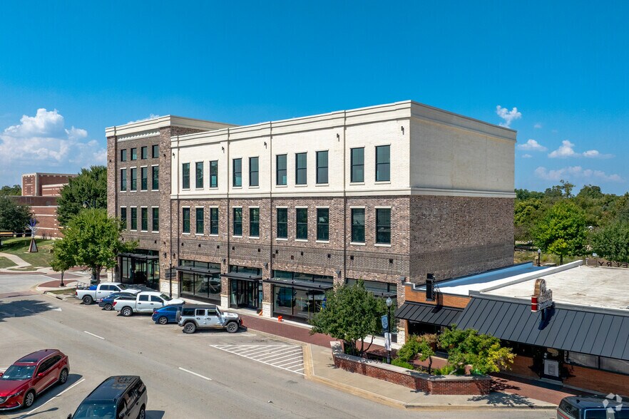 191 W Main St, Lewisville, TX à louer - Photo de l’immeuble – Image 2 sur 5