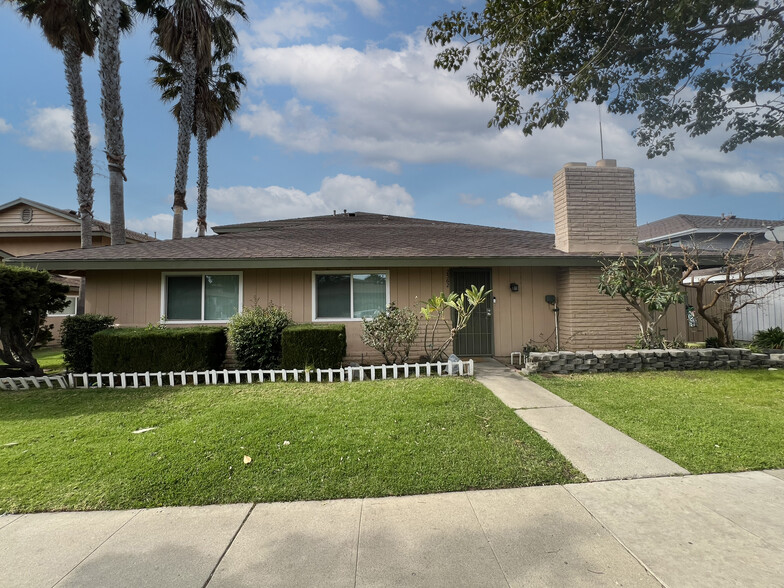 2562 N Bourbon St, Orange, CA à vendre - Photo de l’immeuble – Image 2 sur 7
