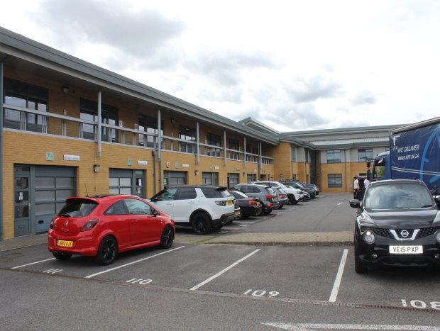 Metcalf Way, Crawley à louer - Photo de l’immeuble – Image 2 sur 5