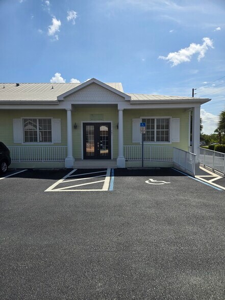 5471 Lee St, Lehigh Acres, FL à louer - Photo de l’immeuble – Image 2 sur 7