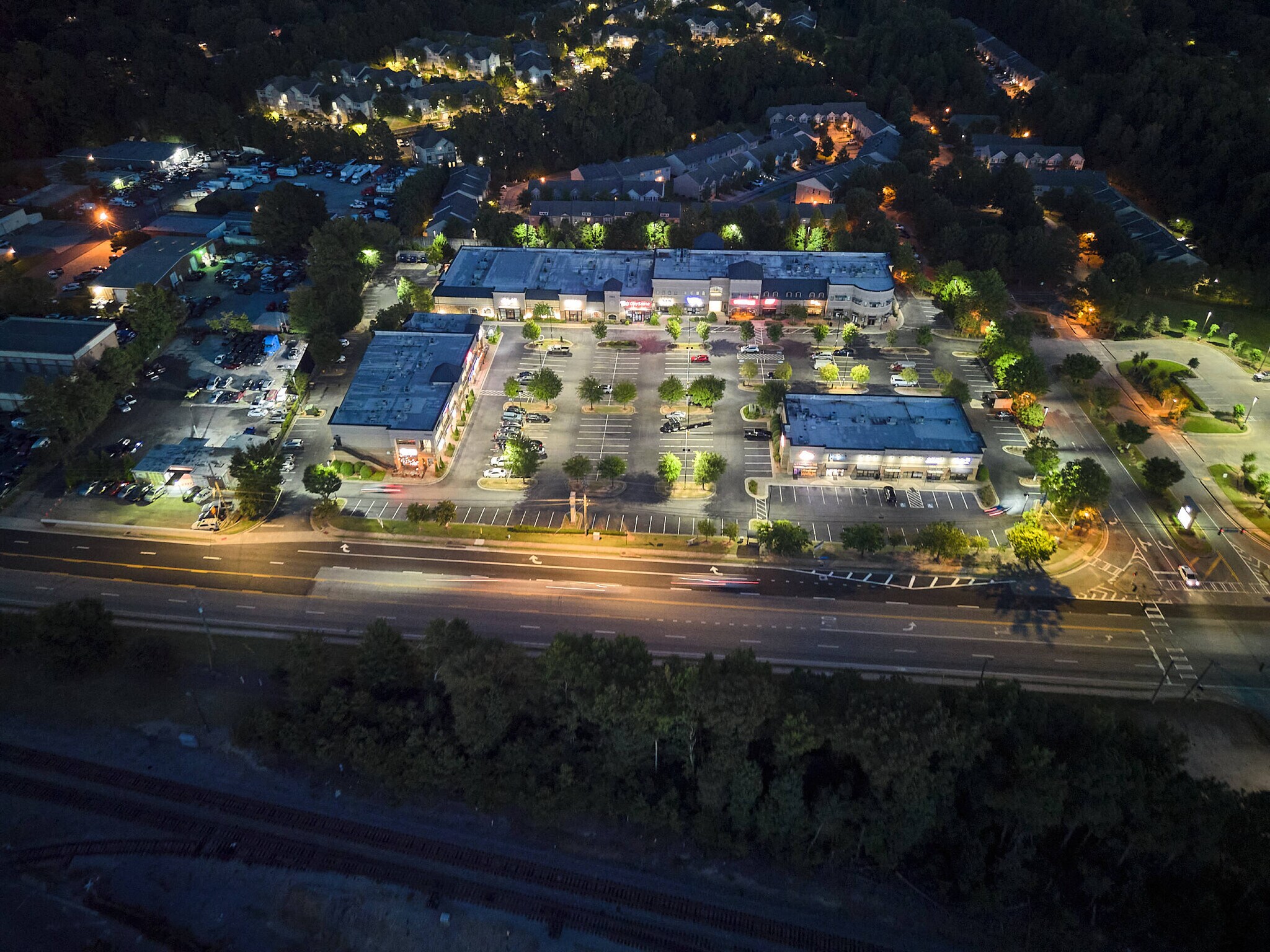 7130 Buford Hwy, Atlanta, GA à louer Photo principale– Image 1 sur 15