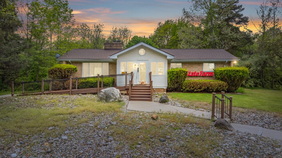 7217 Sashabaw Rd, Village of Clarkston, MI à vendre - Photo de l’immeuble – Image 1 sur 26