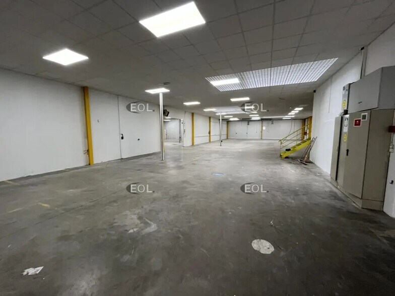 Local d’activités dans Trappes à louer - Photo de l’immeuble – Image 3 sur 7