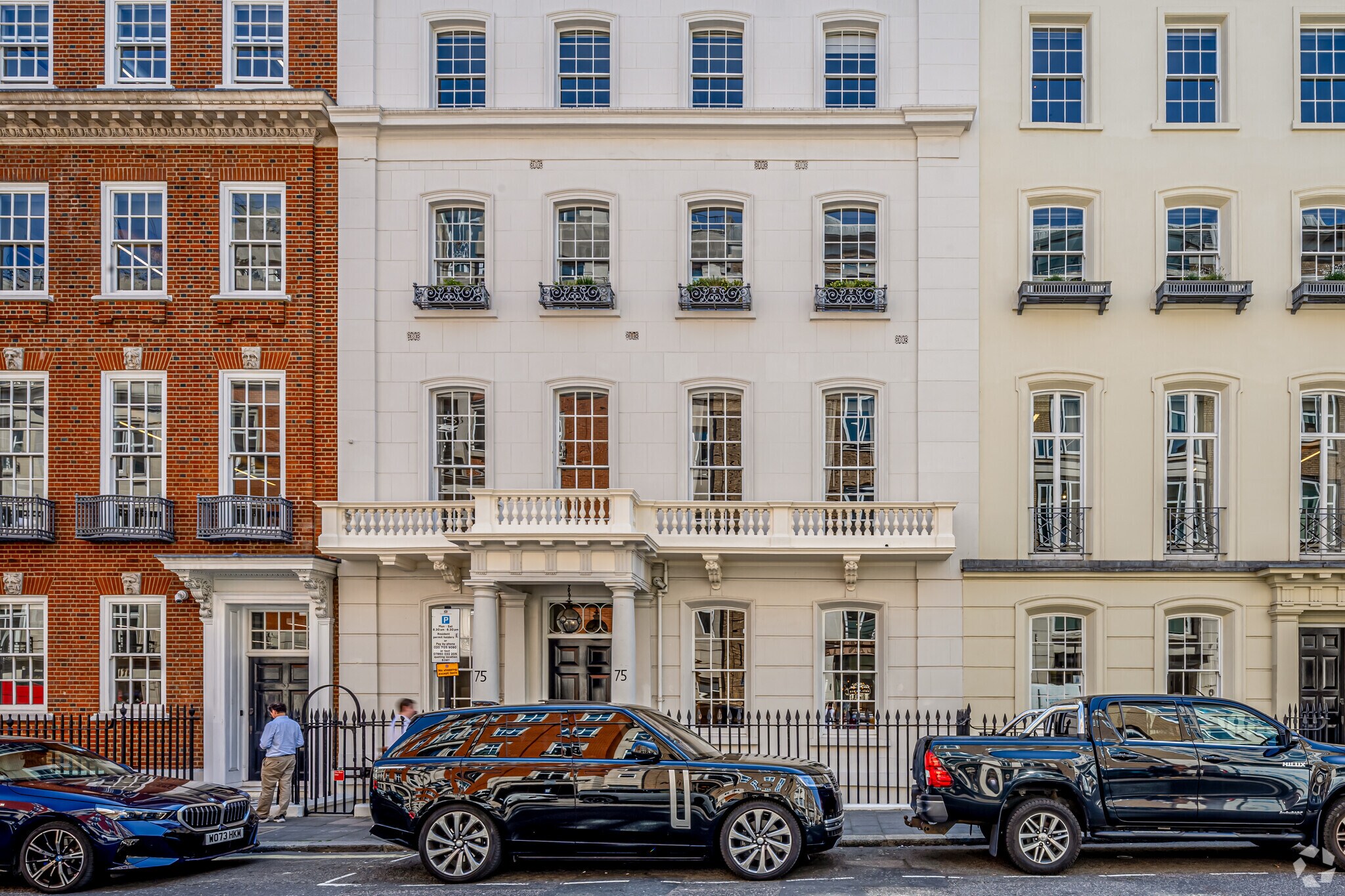 75 Grosvenor St, Londres à louer Photo de l’immeuble– Image 1 sur 59