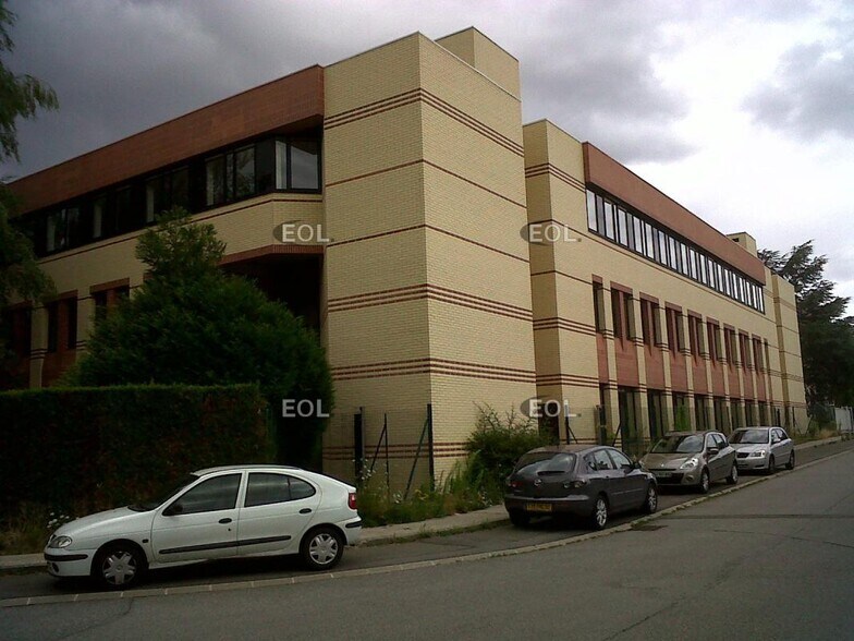Bureau dans Montigny-le-Bretonneux à louer - Photo de l’immeuble – Image 1 sur 5