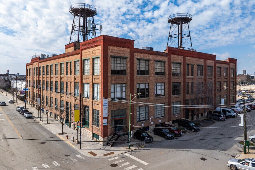 600 W Cermak Rd, Chicago, IL à louer - Photo principale – Image 1 sur 9