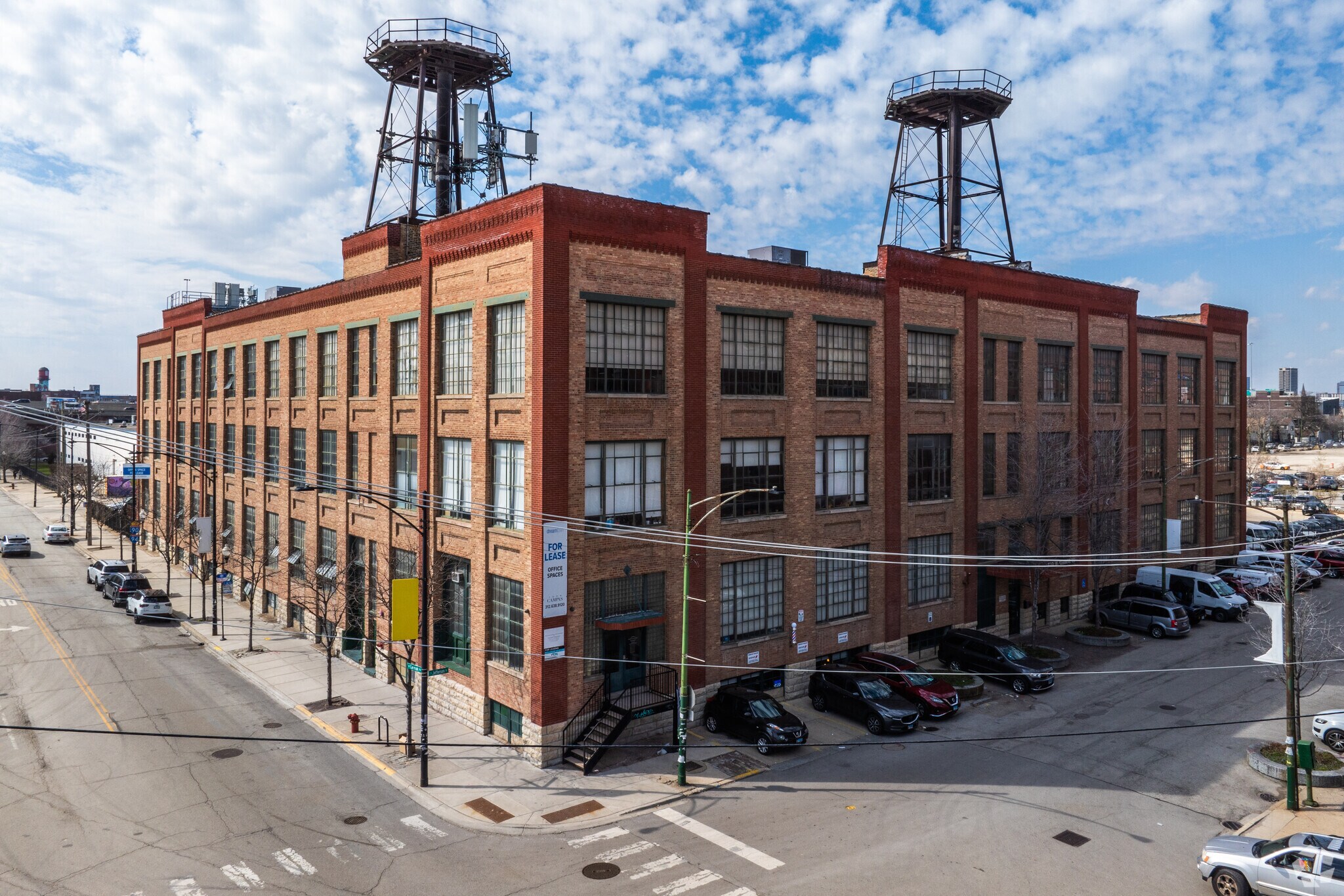 600 W Cermak Rd, Chicago, IL à louer Photo principale– Image 1 sur 10