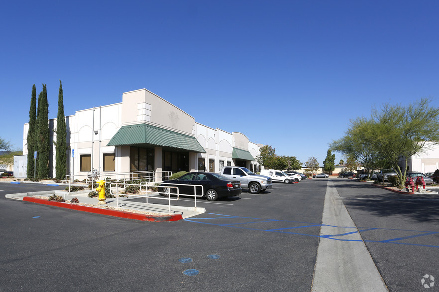 530 Crane St, Lake Elsinore, CA à louer - Photo de l’immeuble – Image 2 sur 3