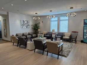 10475 Medlock Bridge Rd, Johns Creek, GA à louer Hall d’entrée– Image 1 sur 8
