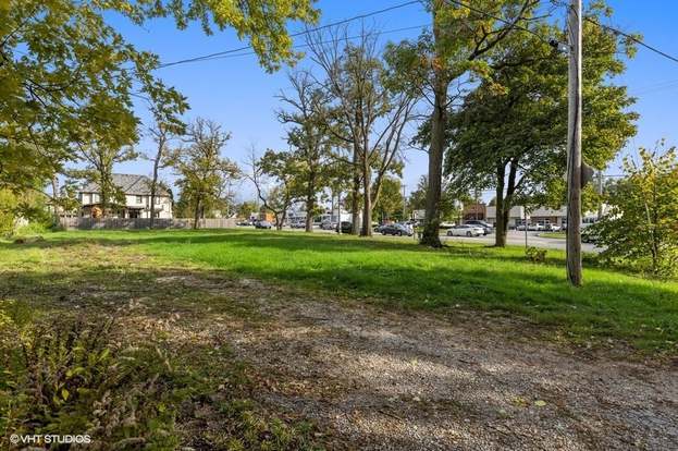 295 N Shady Ln, Elmhurst, IL à louer - Photo de l’immeuble – Image 1 sur 8