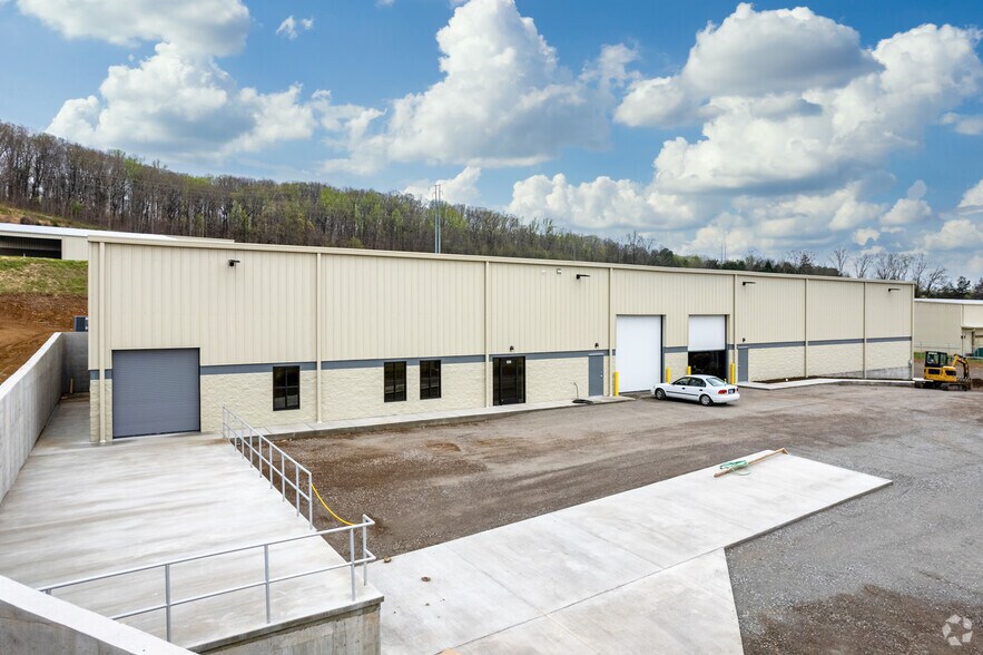 490 Center Cross Ln, Lenoir City, TN à louer - Photo de l’immeuble – Image 3 sur 5