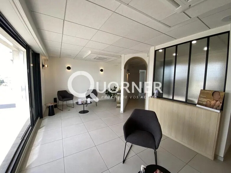 Bureau dans Puget-sur-Argens à vendre - Photo de l’immeuble – Image 1 sur 7