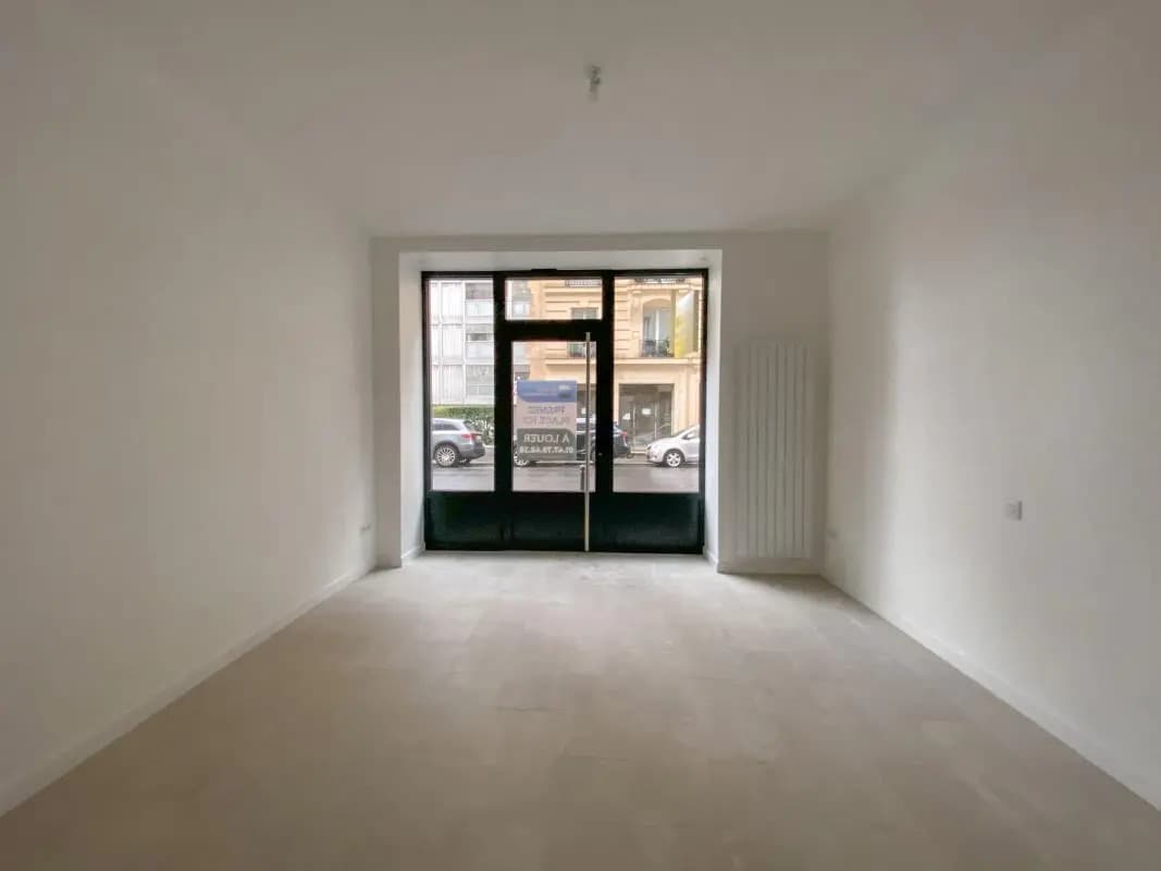 Local commercial dans Paris à louer Photo de l’immeuble– Image 1 sur 5