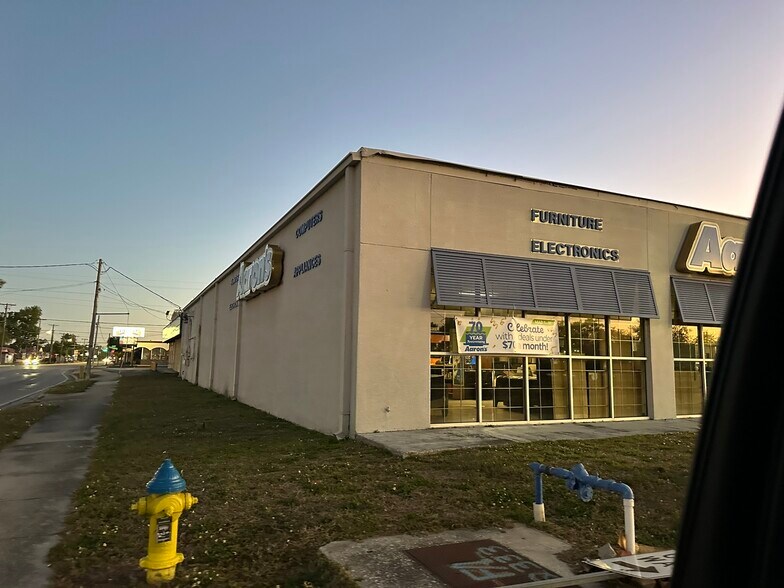 5501 N Armenia Ave, Tampa, FL à louer - Photo de l’immeuble – Image 2 sur 4