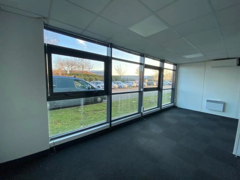 Local d’activités dans Décines-Charpieu à louer - Photo intérieure – Image 2 sur 6