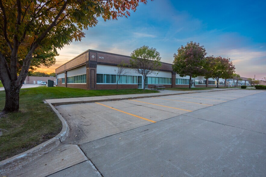 3620 SW 61st St, Des Moines, IA à louer - Photo de l’immeuble – Image 3 sur 4