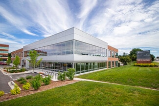 Plus de détails pour 800 N Mayfair Rd, Wauwatosa, WI - Bureau/Médical à louer