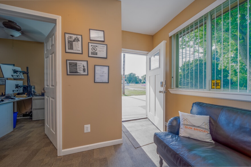 18 E Rutgers Ave, Pontiac, MI à vendre - Photo de l’immeuble – Image 2 sur 19