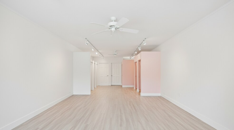 32 Park Pl, East Hampton, NY à louer - Photo de l’immeuble – Image 3 sur 5