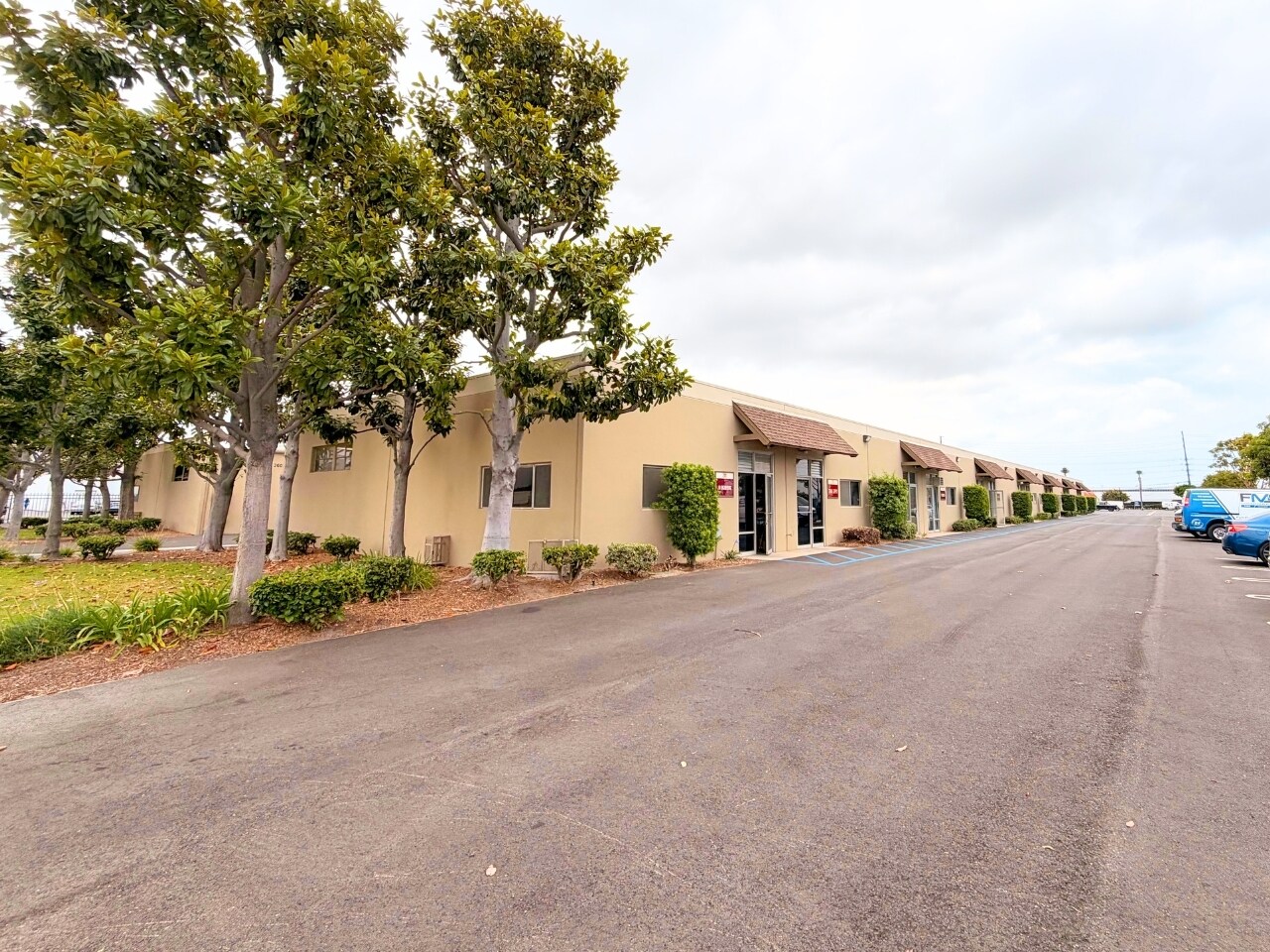 3602-3628 W Pendleton Ave, Santa Ana, CA à louer Photo de l’immeuble– Image 1 sur 9