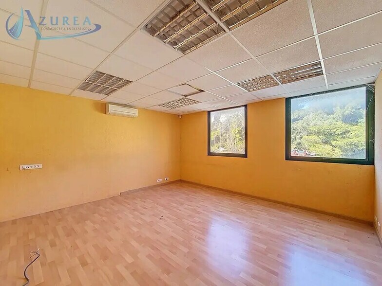 Local d’activités dans Carros à louer - Photo intérieure – Image 2 sur 5