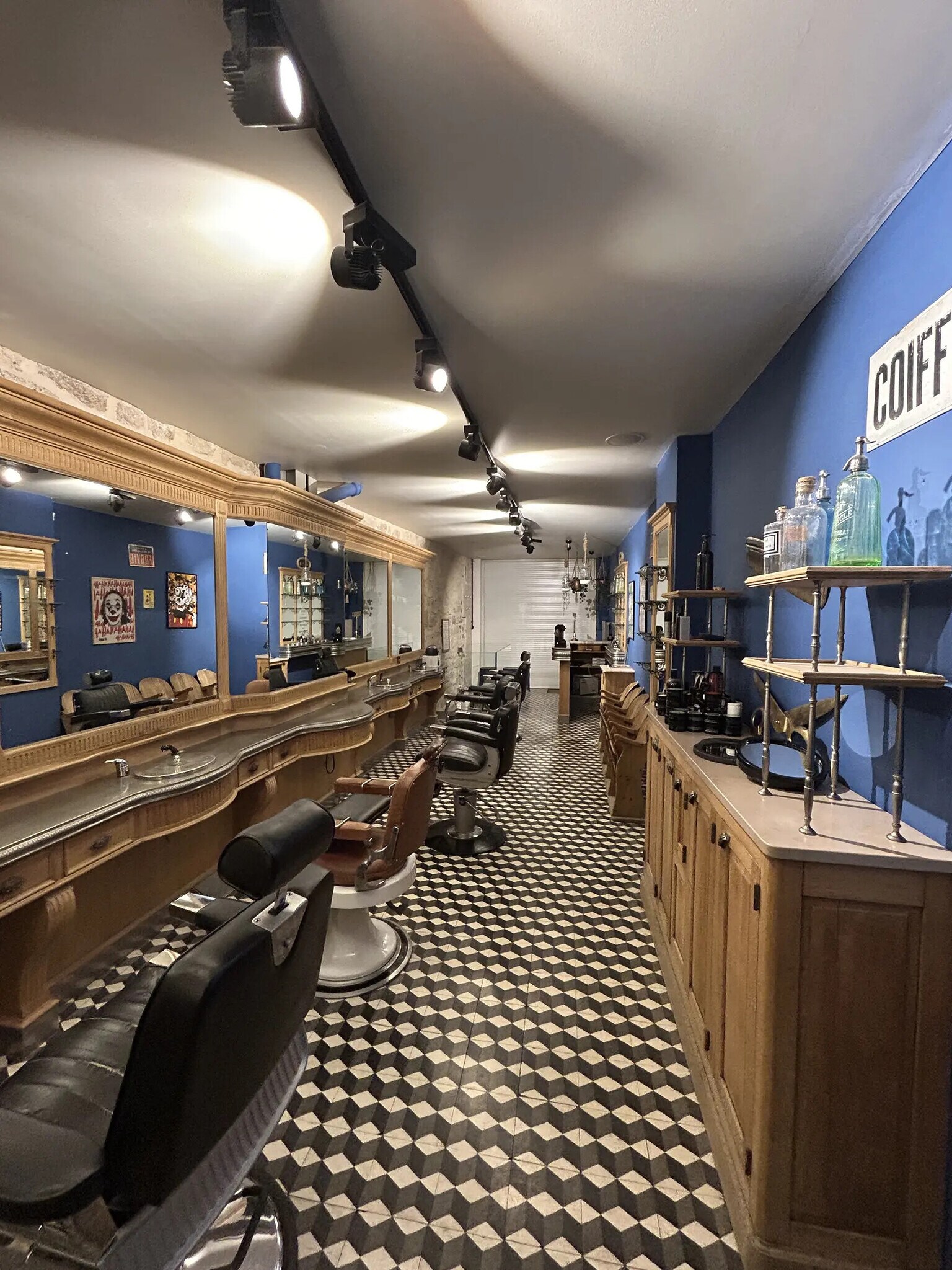 Local commercial dans Paris à vendre Photo de l’immeuble– Image 1 sur 6