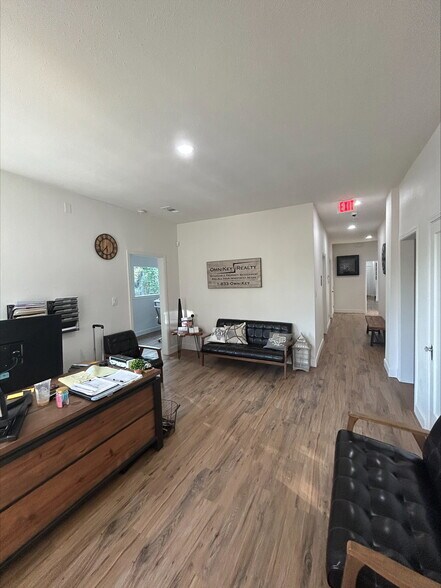 910 18th St, Plano, TX à vendre - Photo intérieure – Image 3 sur 19