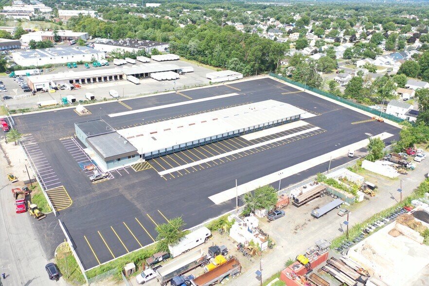 445 Hollywood Ave, South Plainfield, NJ à louer - Photo de l’immeuble – Image 1 sur 6