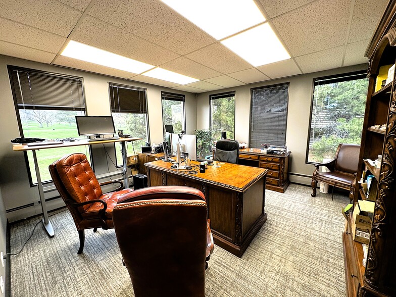 2 Inverness Dr E, Englewood, CO à vendre - Photo intérieure – Image 1 sur 11