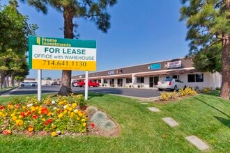 7611 Slater Ave, Huntington Beach, CA à louer Photo intérieure– Image 1 sur 8