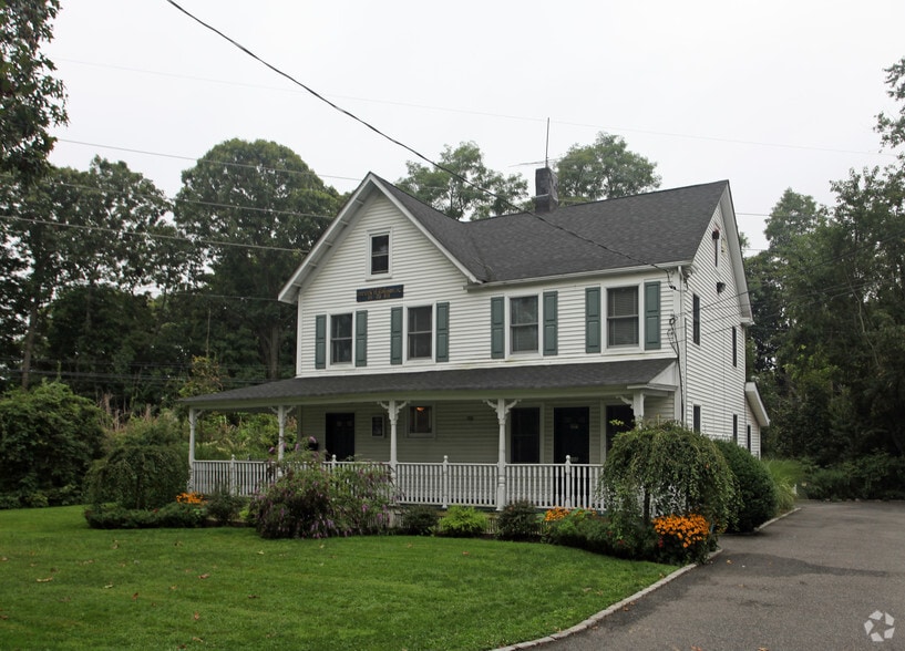 186 W Main St, Smithtown, NY à louer - Photo principale – Image 2 sur 9