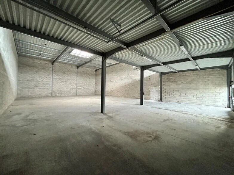 Local d’activités dans Aulnay-sous-Bois à louer - Photo de l’immeuble – Image 3 sur 8