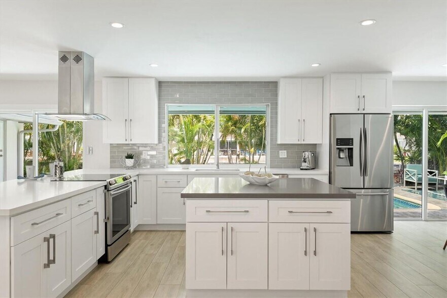 5821 NE 14th Way, Fort Lauderdale, FL à vendre - Photo de l’immeuble – Image 3 sur 19