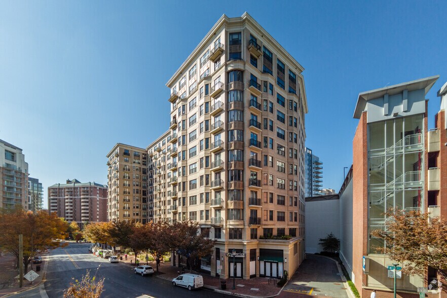 7710 Woodmont Ave, Bethesda, MD à louer - Photo de l’immeuble – Image 3 sur 4
